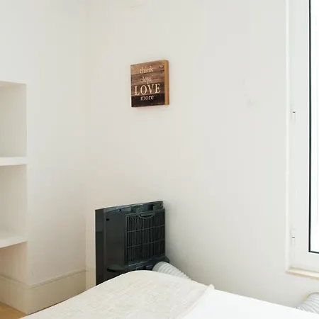 Plum Guide - The Illusionist Apartment